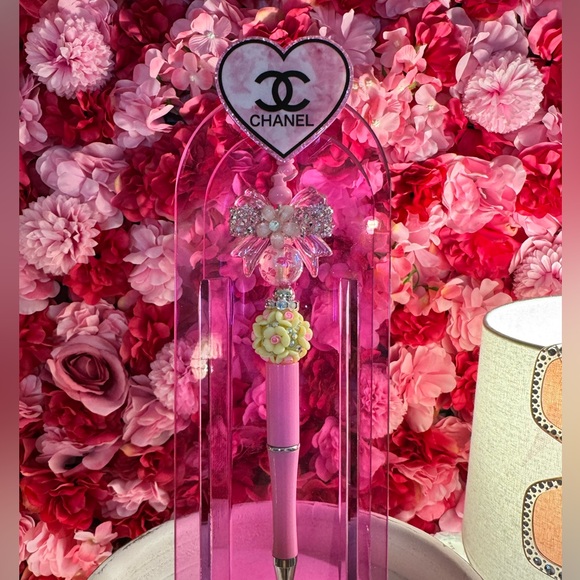 🎀 FASHION BEADED BADGE REEL WITH PEN 🎀 - Picture 2 of 4